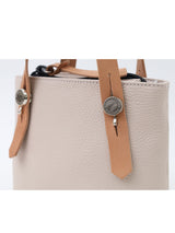 プチレザートートバッグ 限定カラーの桜ピンク× ヌードヌメハンドル