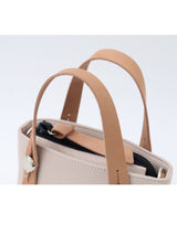 プチレザートートバッグ 限定カラーの桜ピンク× ヌードヌメハンドル