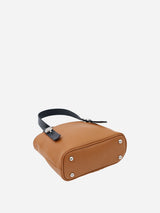 プチレザートートバッグ限定カラーのキャメル× ブラックハンドル