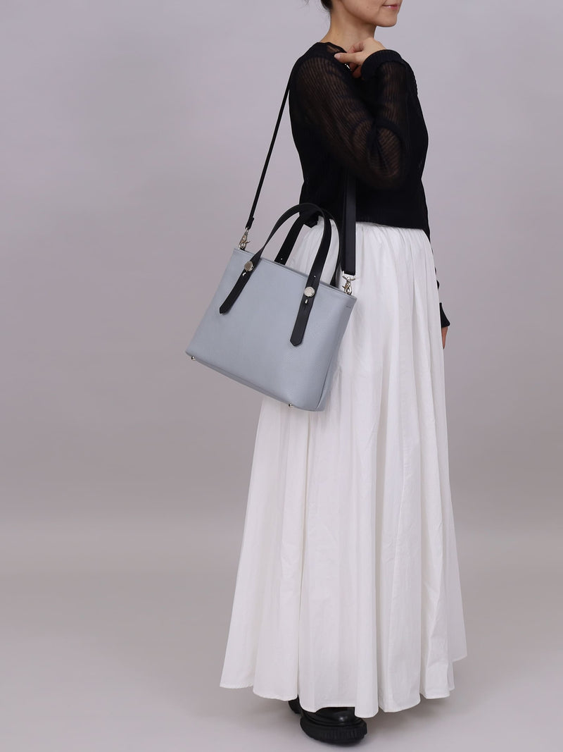 ミニレザートート 限定カラーのブルーミスト×ブラックハンドル