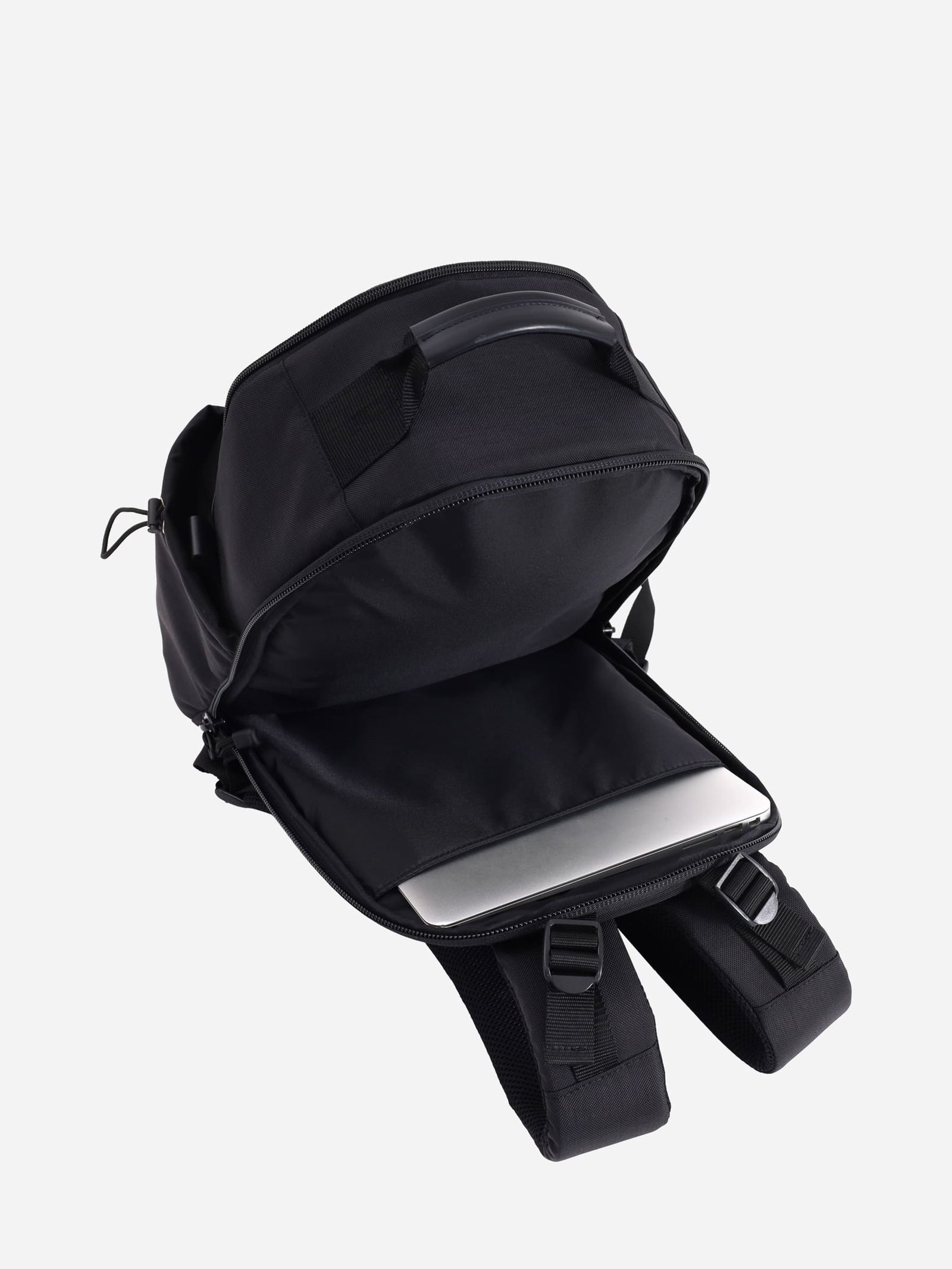 WHEELIE&CO. 旅と日常のお供に。軽量なナイロンバックパック_