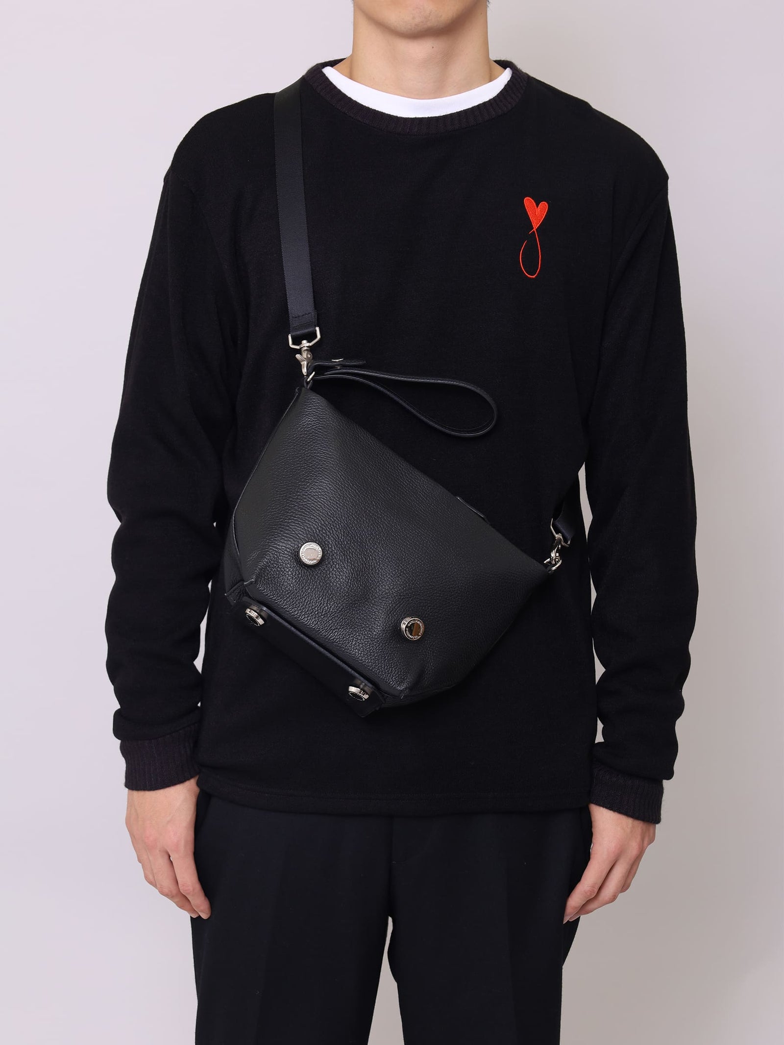 スマートながら個性的なクラッチ&ショルダーバッグ_SURGE #NAVY