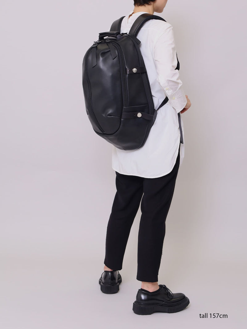 PACK-1 leather backpack (for 16inch pc)カツユキコダマのアイコニック レザーバックパック