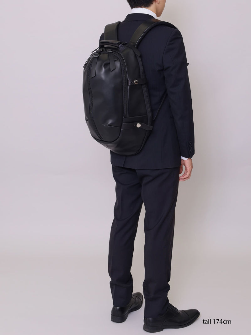 PACK-1 leather backpack (for 16inch pc)カツユキコダマのアイコニック レザーバックパック